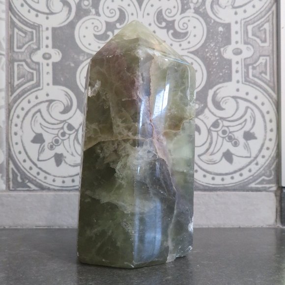 Fluorite Tower  1.68 lbs - Picture 2 of 10